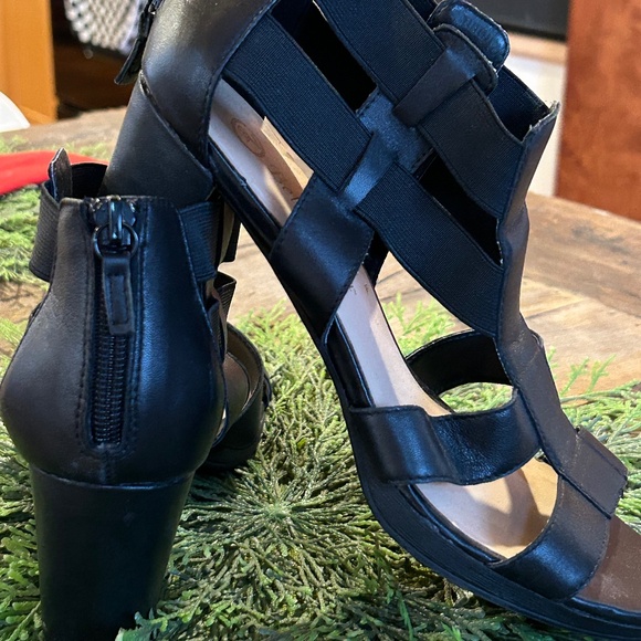 Bella Vita Sandals - Picture 1 of 4